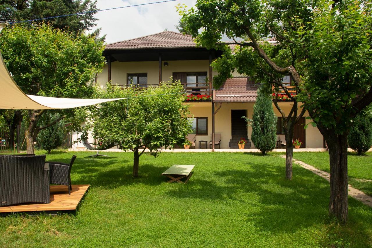 Pension Andra'S House Хорезу Екстериор снимка