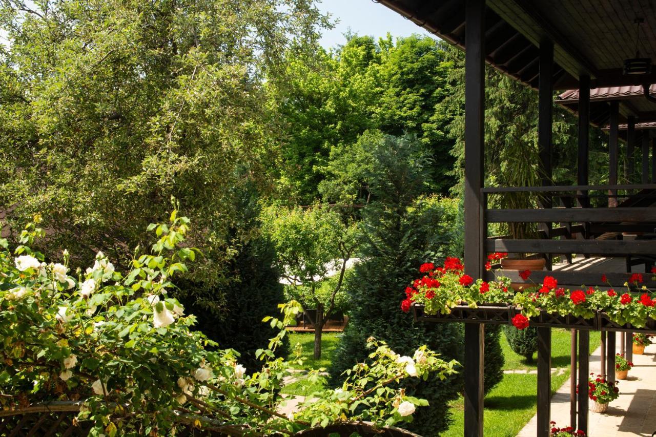 Pension Andra'S House Хорезу Екстериор снимка