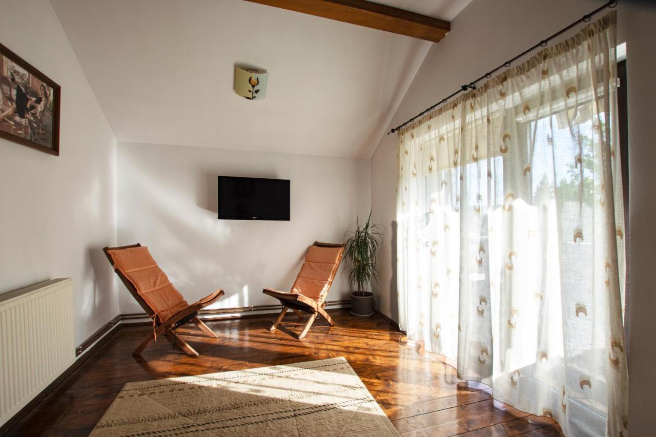 Pension Andra'S House Хорезу Екстериор снимка
