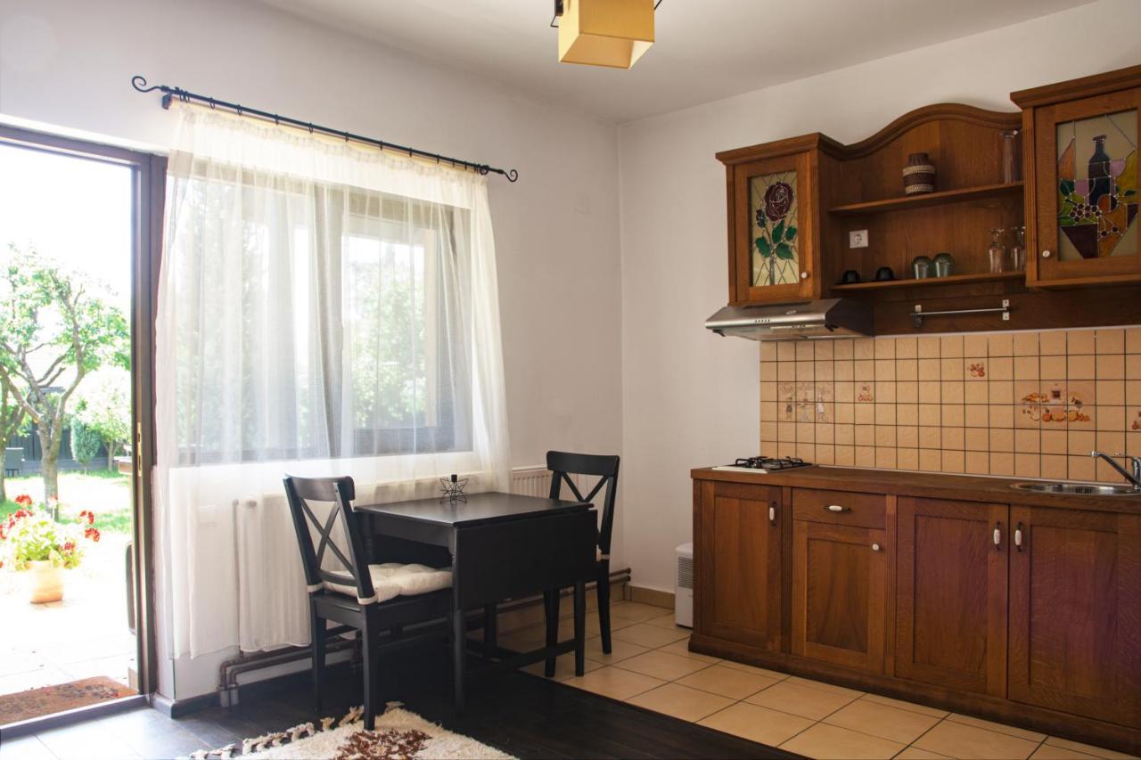 Pension Andra'S House Хорезу Екстериор снимка
