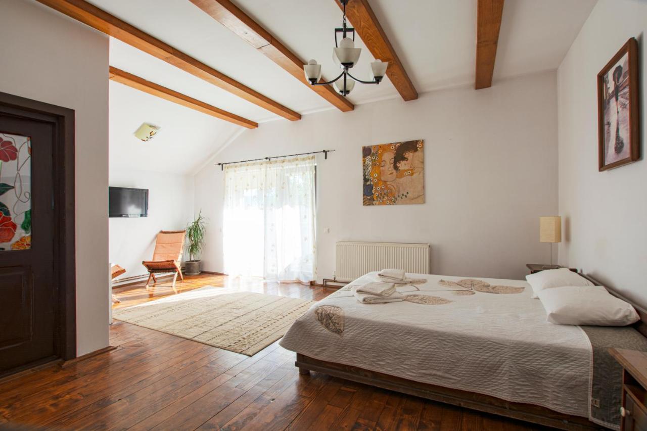 Pension Andra'S House Хорезу Екстериор снимка