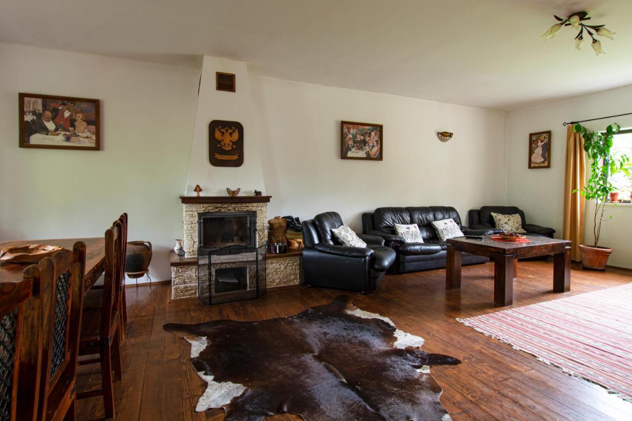 Pension Andra'S House Хорезу Екстериор снимка